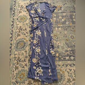 Pretty periwinkle floral wrap dress. Size small.